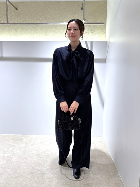momoさんの「NATURAL BEAUTY BASIC｜＜Oggi・CanCam11月号掲載＞デニムライク SETUP リボンボウタイブラウス」を使ったコーディネート