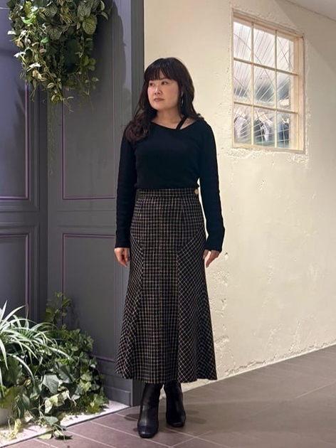 chisatoさんの「PINKY&DIANNE｜[美香さん着用] アシンメトリーネックセットアップニット」を使ったコーディネート
