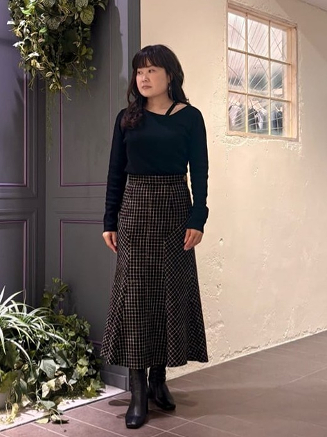 chisatoさんの「PINKY&DIANNE｜[美香さん着用] アシンメトリーネックセットアップニット」を使ったコーディネート