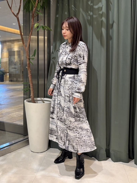 yumiさんの「PINKY&DIANNE｜[美香さん着用] パリストロールプリントワンピース」を使ったコーディネート