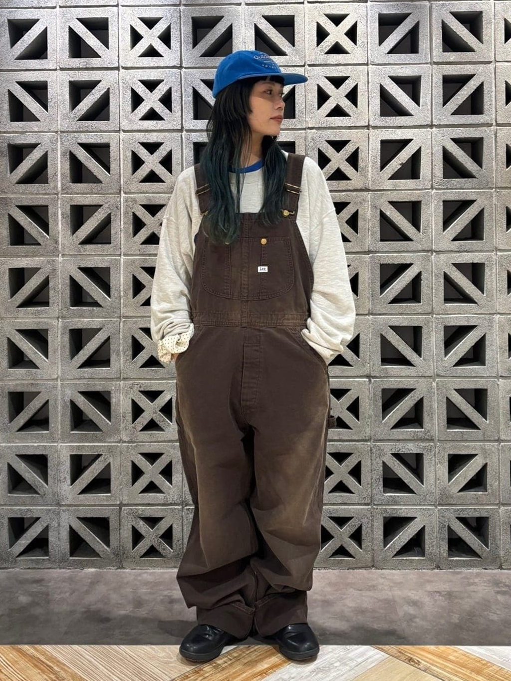 ルミネエスト新宿店のMomoさんのLeeの【試着対象】DUNGAREESオーバーオールパンツ ダック素材【セットアップ可】を使ったコーディネート