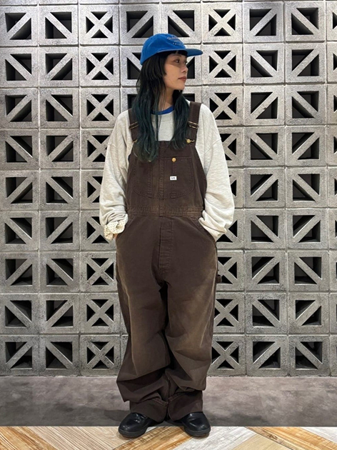 ルミネエスト新宿店のMomoさんのLeeの【試着対象】DUNGAREESオーバーオールパンツ ダック素材【セットアップ可】を使ったコーディネート