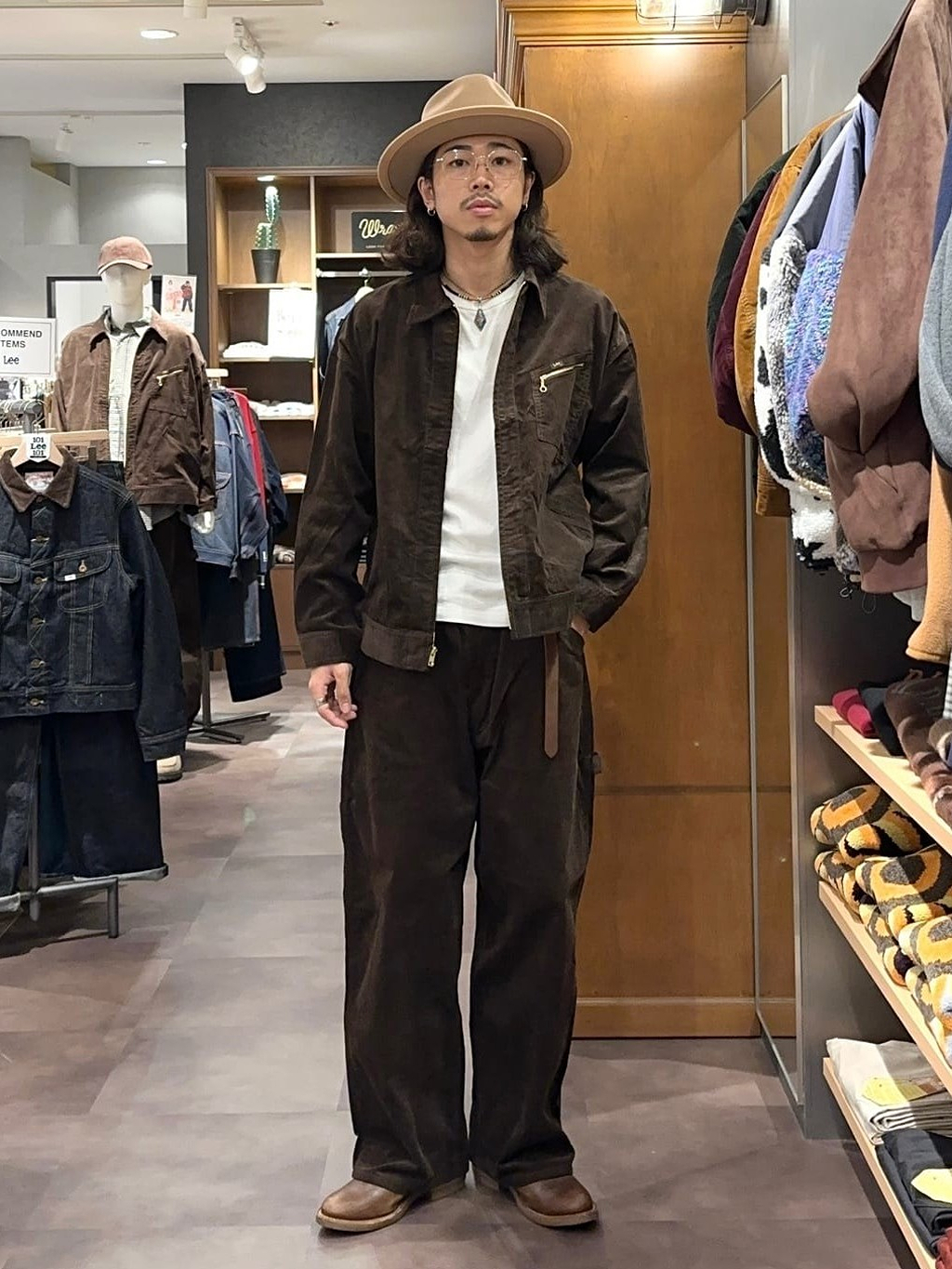 なんばパークスのリュウキさんのLeeのLee レザーナローベルトを使ったコーディネート