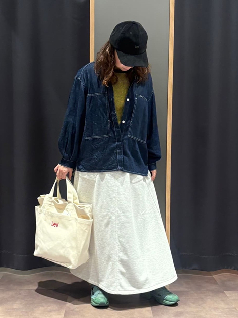 minamoa広島店のクララさんのLeeの【LOOKBOOK掲載】SKIPPER DENIM SHIRTS / スキッパーデニムシャツを使ったコーディネート