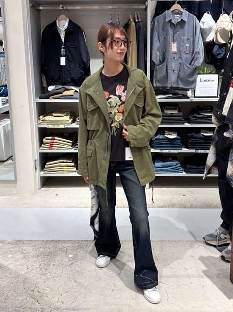 EDWIN DENIM GALAXY 流山おおたかの森S.CのAmiさんのSOMETHINGのSOMETHING×TOLIGHT 半袖プリントTシャツを使ったコーディネート