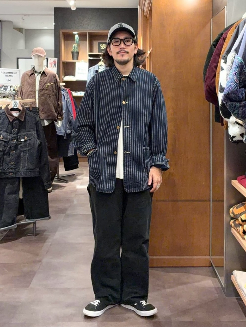 なんばパークスのホソノさんのLeeの【試着対象】DUNGAREES ワイドペインターパンツ/デニム セットアップ対応【ユニセックス】を使ったコーディネート