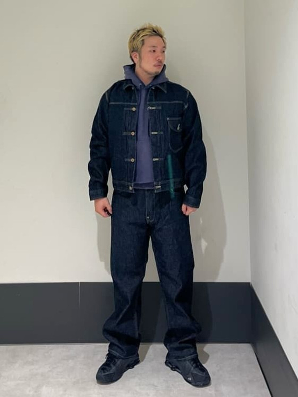 アミュプラザ鹿児島店のYOUSANさんのLeeの【LOOKBOOK掲載】VINTAGE HOODIE CROSS GRAIN / フーディースウェットを使ったコーディネート