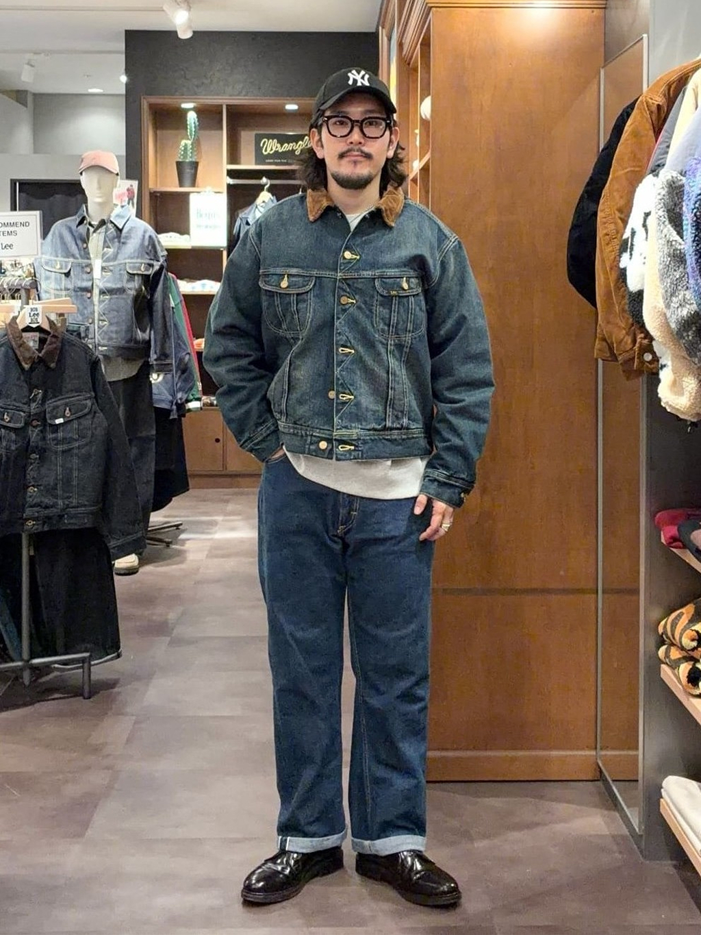 なんばパークスのホソノさんのLeeの【試着対象】STORM RIDER DENIM / ストームライダーを使ったコーディネート