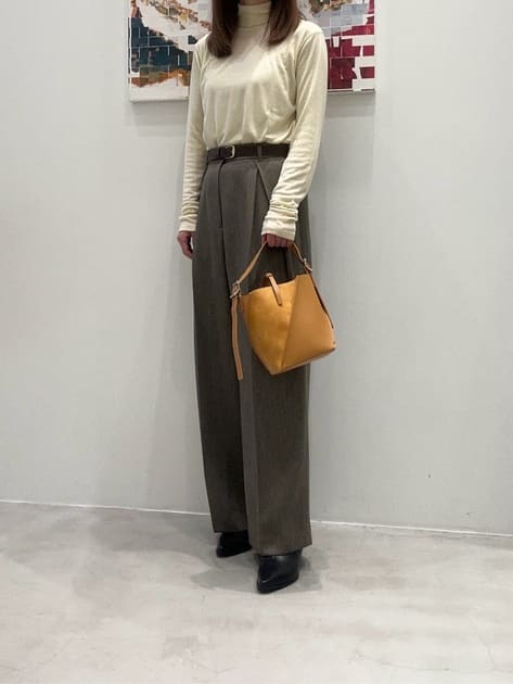 KAWAGUCHIさんの「BEAUTY&YOUTH UNITED ARROWS｜セルロースブレンド テレコ タートルネック カットソー」を使ったコーディネート