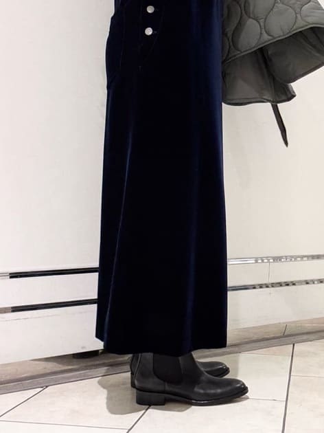 YAHAGIさんの「UNITED ARROWS｜ベルベット サロペット スカート」を使ったコーディネート