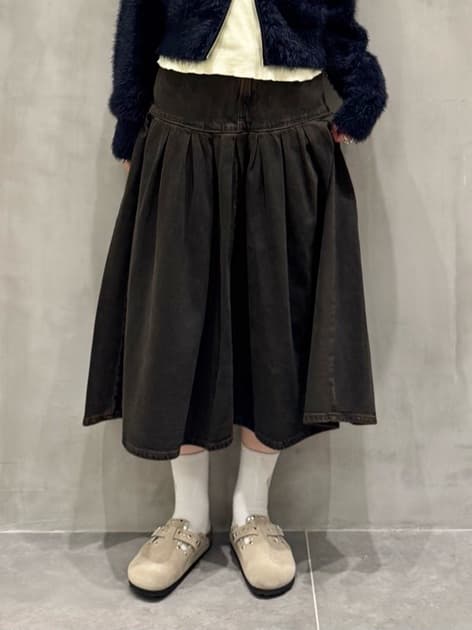NARUOさんの「BEAUTY&YOUTH UNITED ARROWS｜＜Levi's＞ヨーク プリーツ デニムスカート」を使ったコーディネート