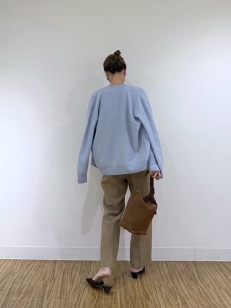 遠藤  さんの「Whim Gazette｜【Drawing Numbers】ファー加工Vネックカーディガン」を使ったコーディネート