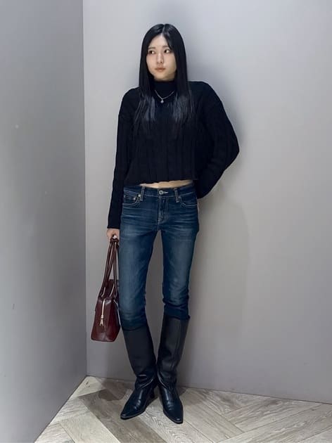 坂入　柚さんの「MOUSSY｜WAVE LINE HAND バッグ」を使ったコーディネート