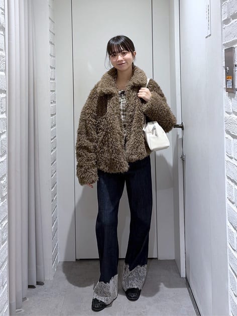 YUIさんの「FREE'S MART｜[低身長サイズ/Sシリーズ]ベーシックワイド裾レースデニムパンツ」を使ったコーディネート