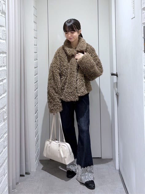 YUIさんの「FREE'S MART｜[低身長サイズ/Sシリーズ]ベーシックワイド裾レースデニムパンツ」を使ったコーディネート
