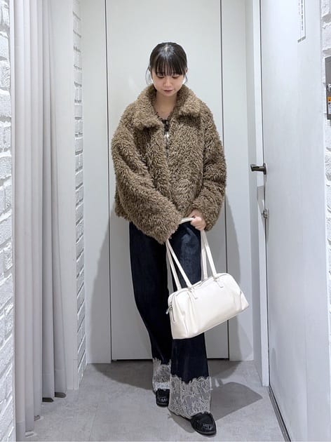 YUIさんの「FREE'S MART｜[低身長サイズ/Sシリーズ]ベーシックワイド裾レースデニムパンツ」を使ったコーディネート
