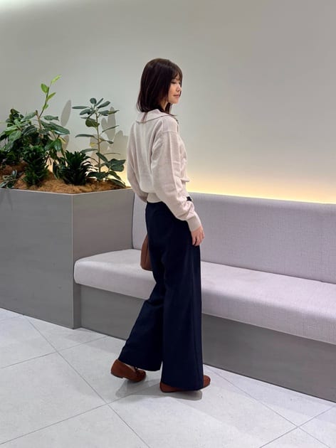 mocoさんの「NATURAL BEAUTY BASIC｜<WEB限定ｶﾗｰ:ﾗｲﾄｸﾞﾘｰﾝ><ちょうど､いい服>品よく､ゆるく｡ｽ  」を使ったコーディネート