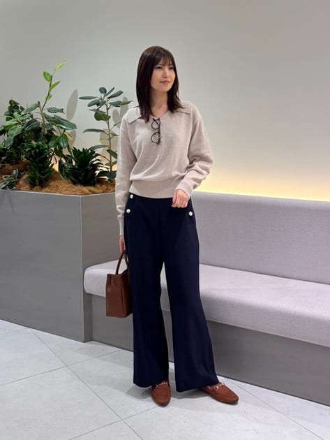 mocoさんの「NATURAL BEAUTY BASIC｜<WEB限定ｶﾗｰ:ﾗｲﾄｸﾞﾘｰﾝ><ちょうど､いい服>品よく､ゆるく｡ｽ  」を使ったコーディネート
